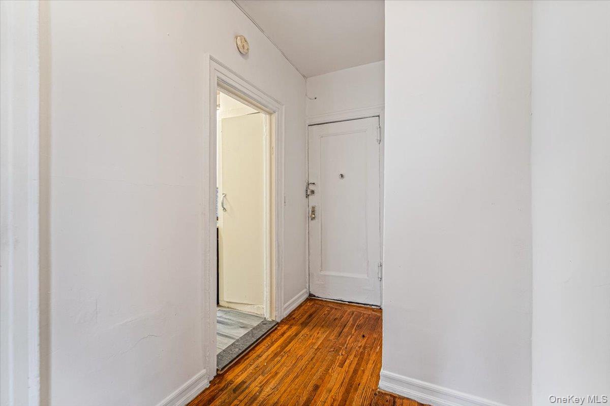 2186 Cruger Avenue, Unit 4B photo 4
