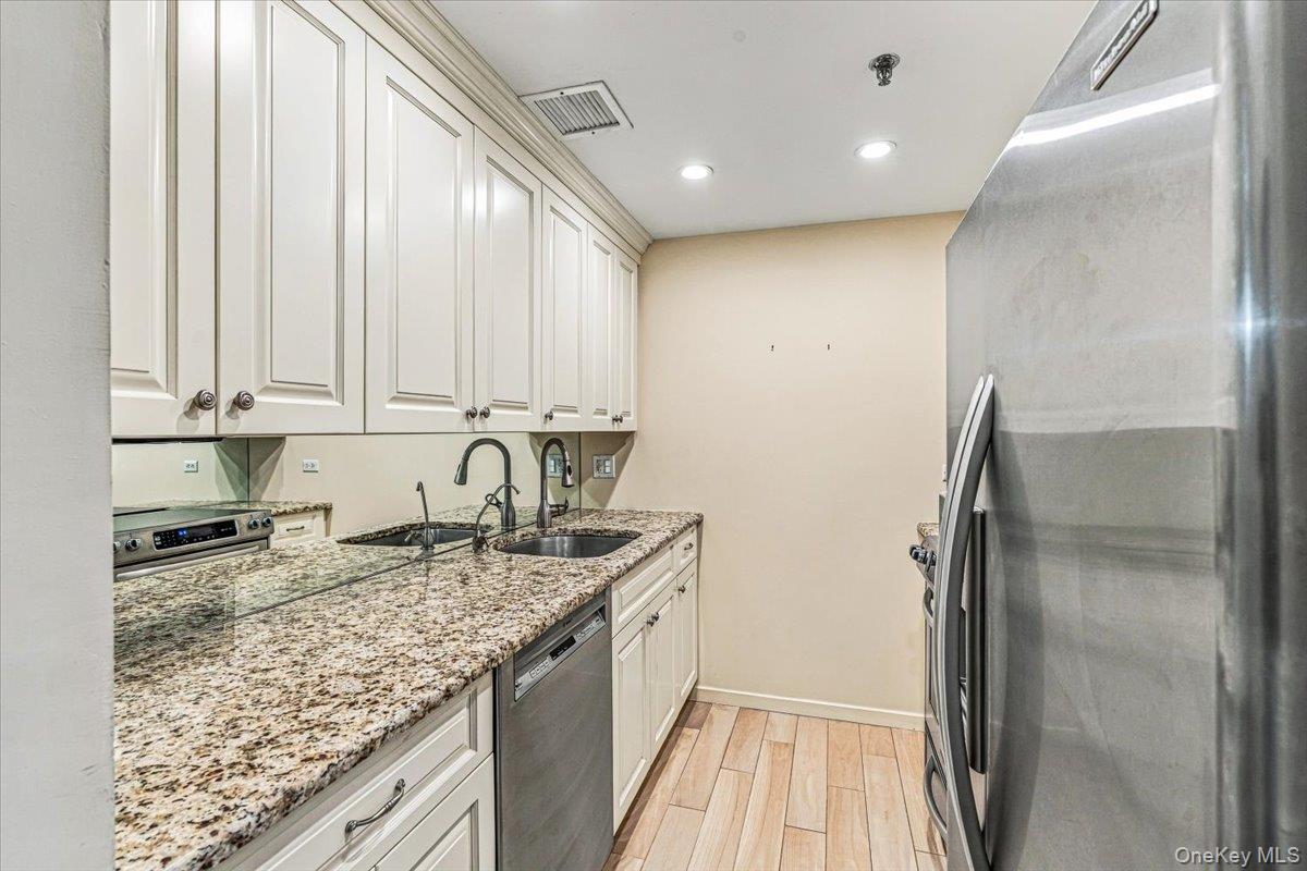 100 Hilton Avenue, Unit 806 photo 11