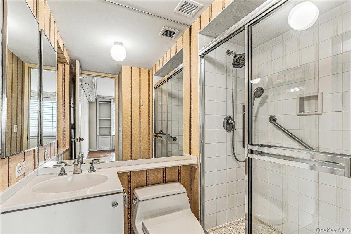 100 Hilton Avenue, Unit 806 photo 16