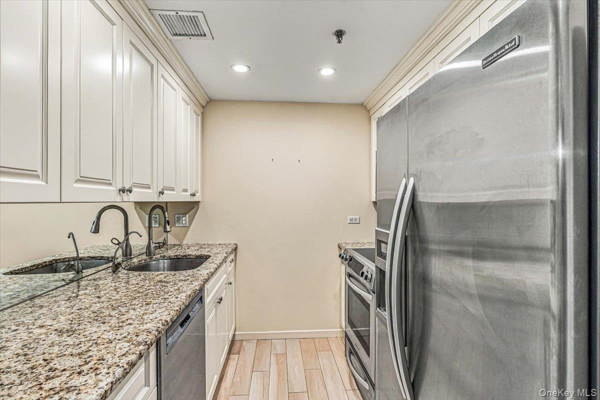 100 Hilton Avenue, Unit 806 photo 10