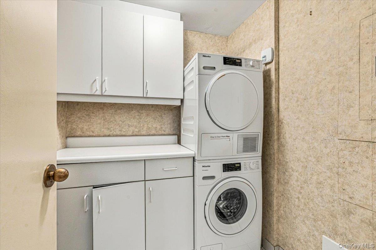 100 Hilton Avenue, Unit 806 photo 17