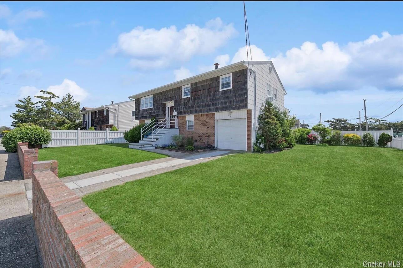 54 Acapulco Street – For Sale photo 2
