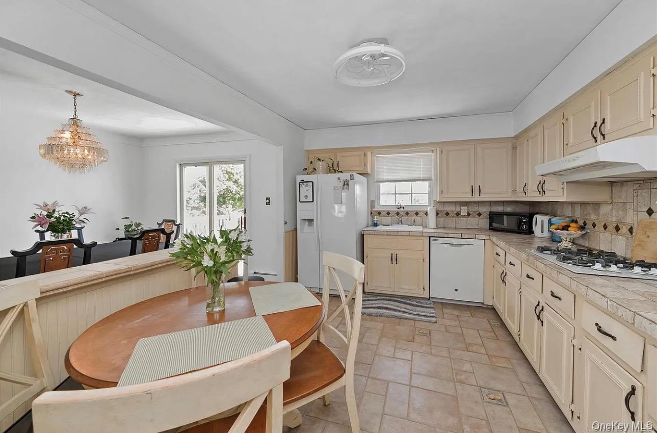 54 Acapulco Street – For Sale photo 7