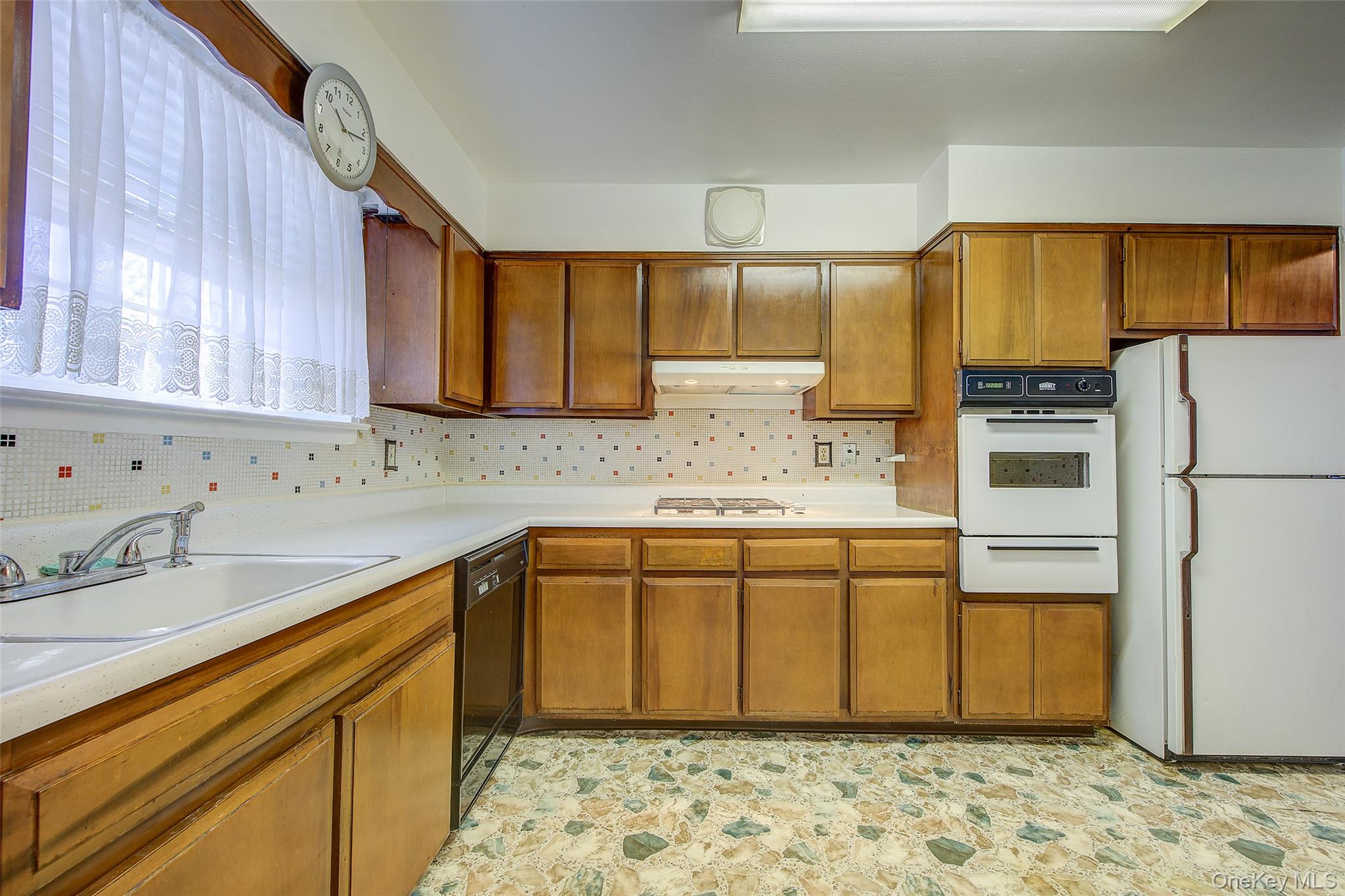 32-26 76th Street – For Sale photo 8