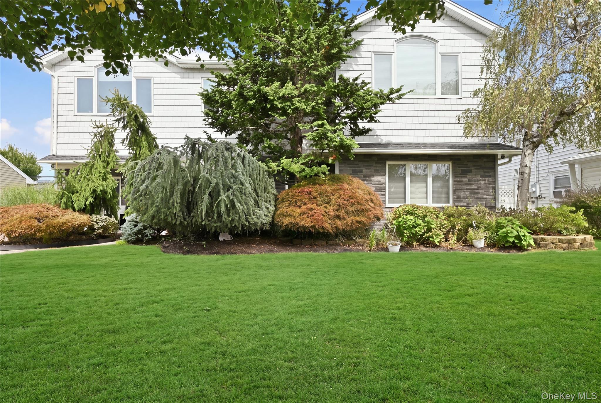 2555 Arleigh Road – For Sale