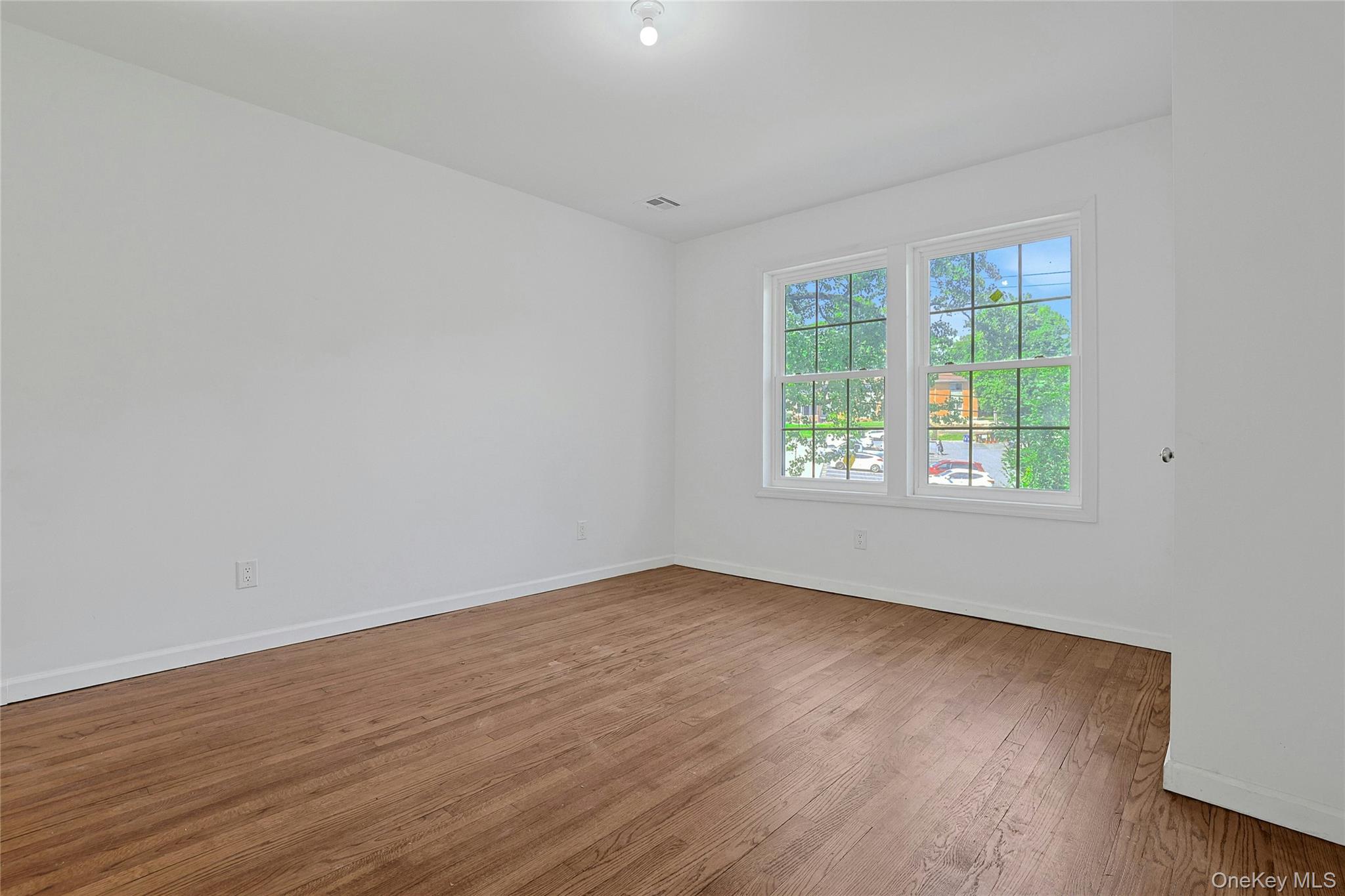 15 Waldron Avenue – For Sale photo 16