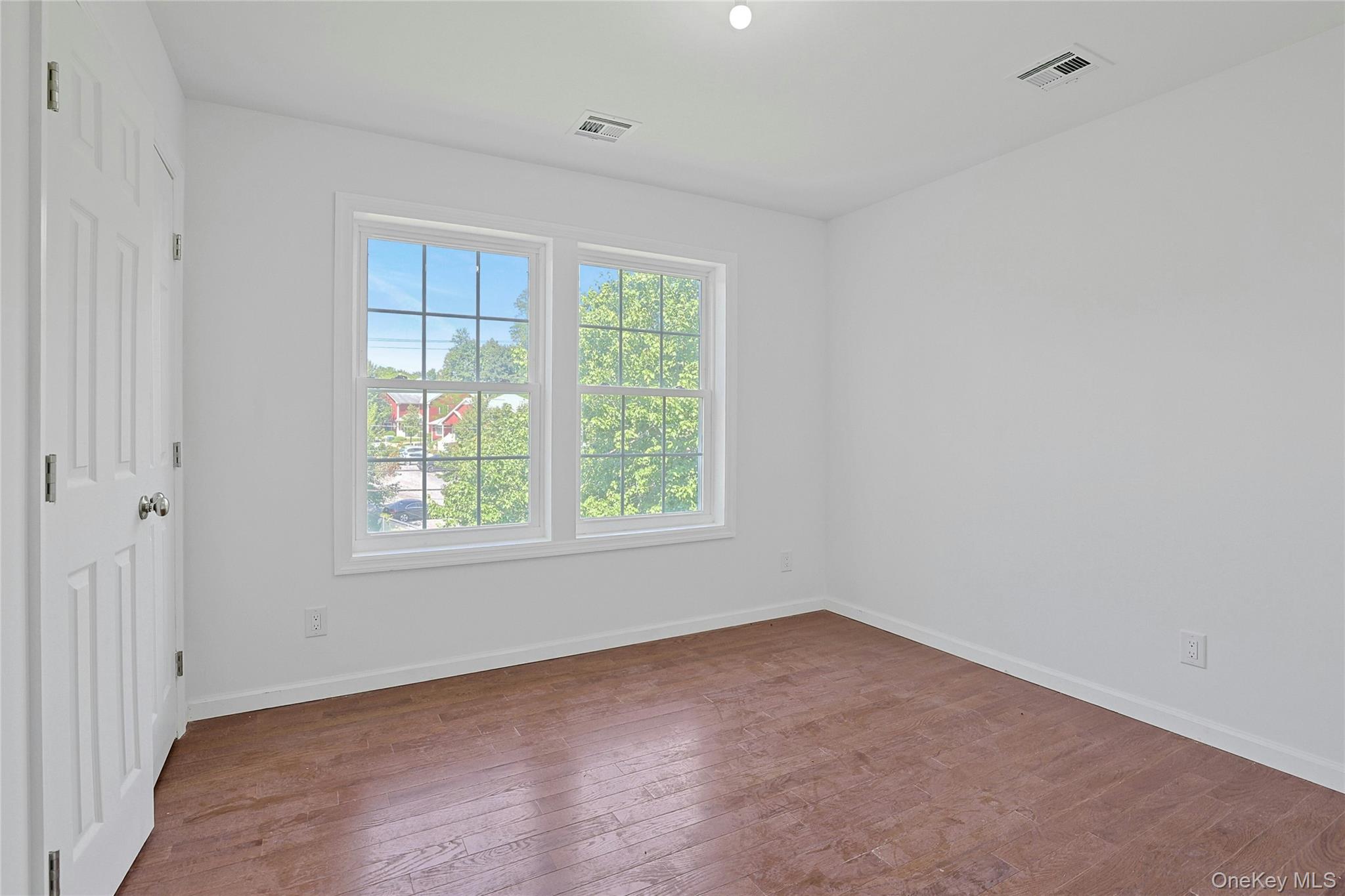 15 Waldron Avenue – For Sale photo 33