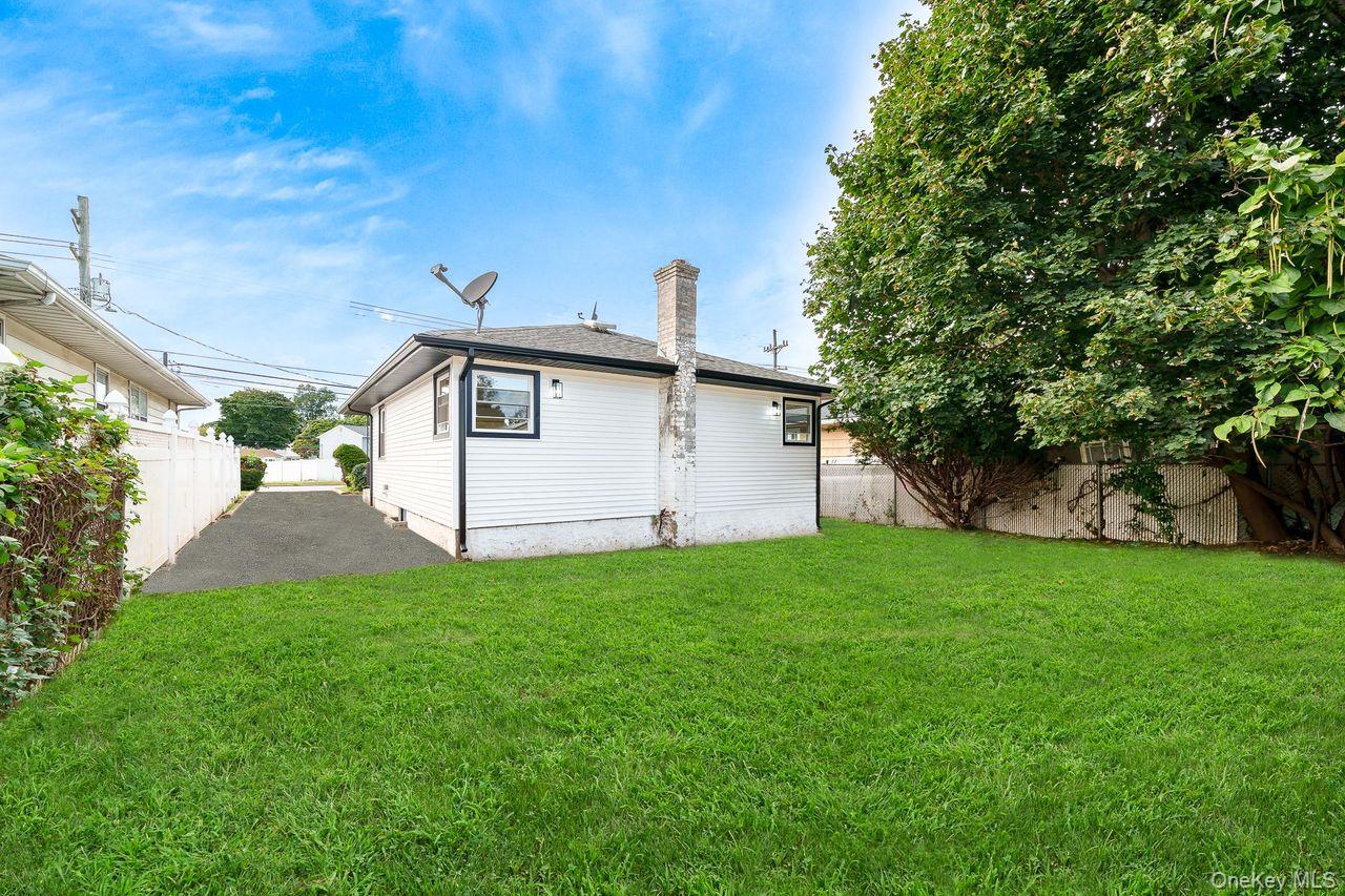 212 Westbury Boulevard – For Sale photo 3