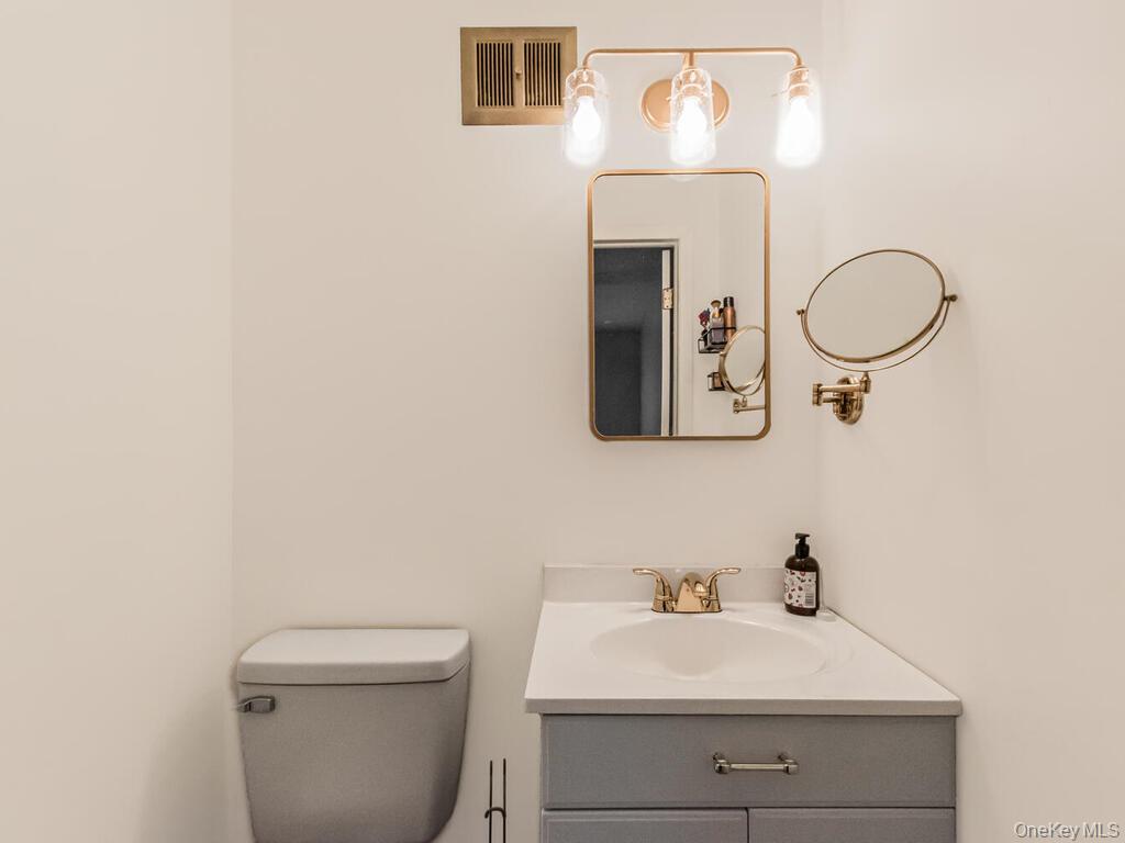 380 N Broadway, Unit C4 photo 13