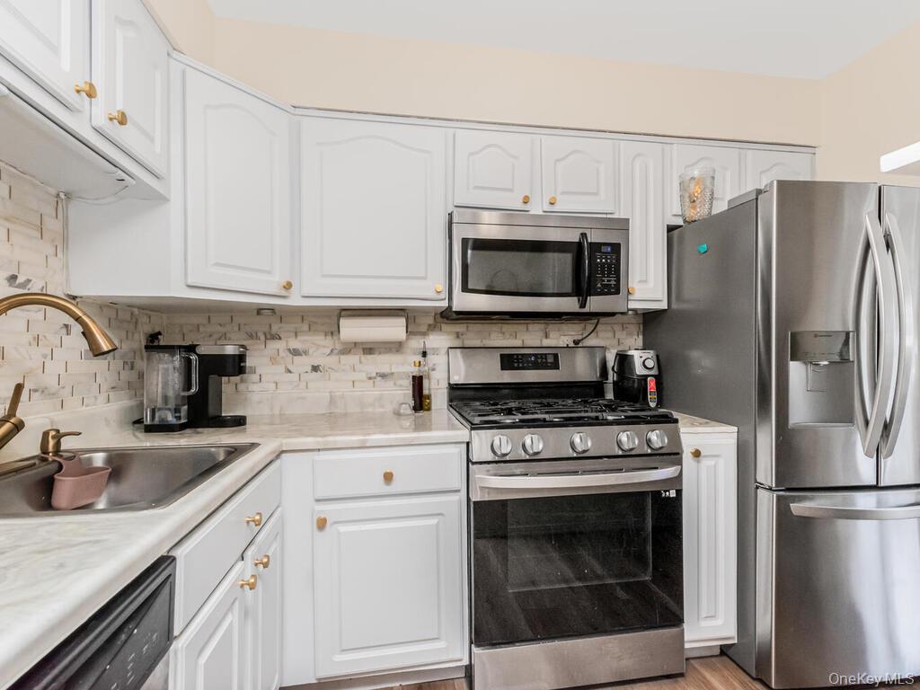 380 N Broadway, Unit C4 photo 9