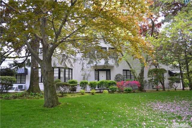 20050 Grand Central Parkway – For Sale