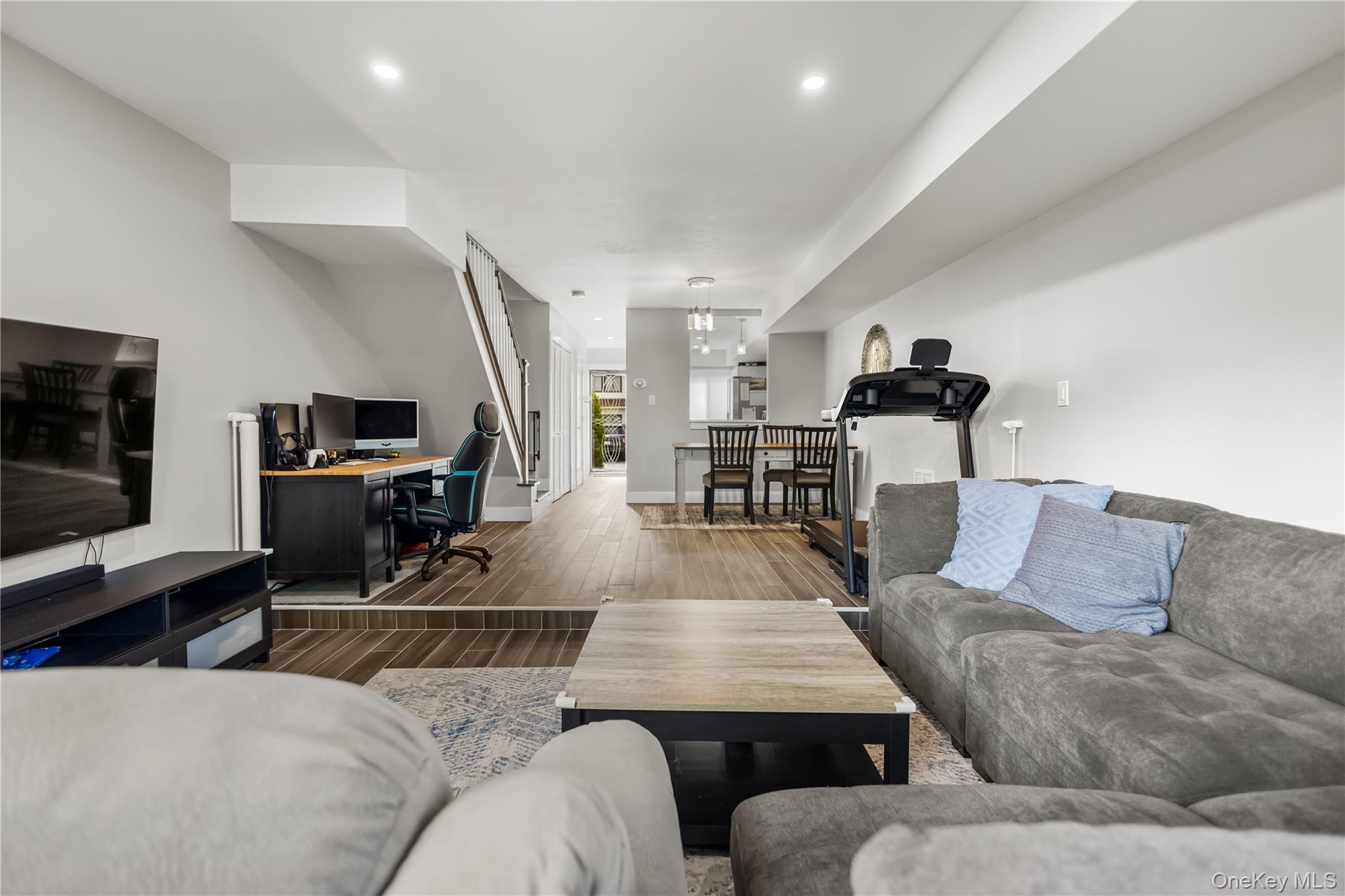 271 Signs Road, Unit E photo 2