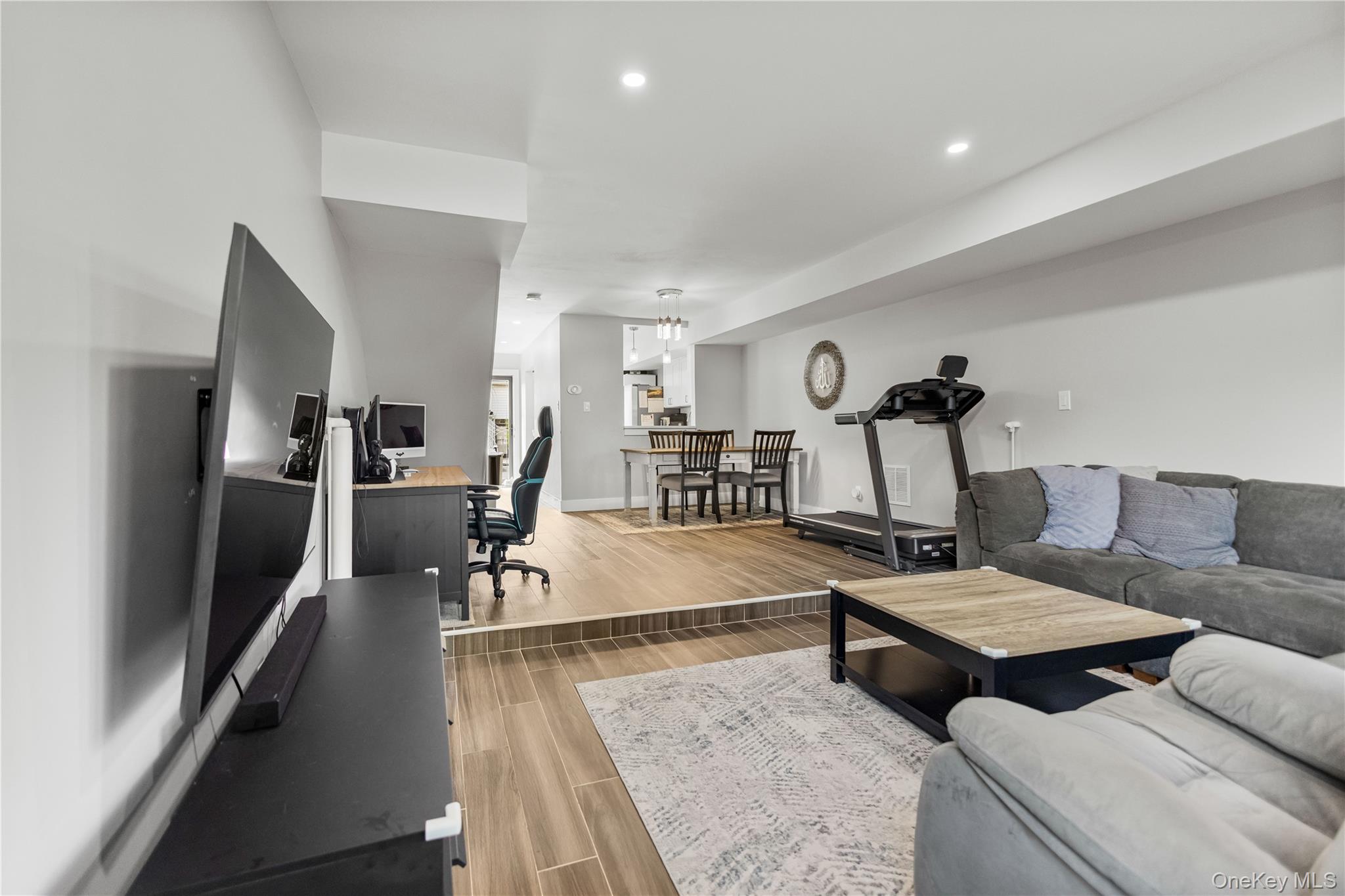 271 Signs Road, Unit E photo 4