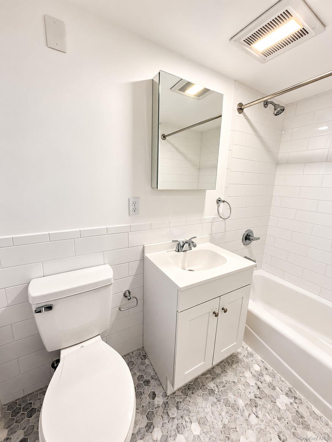 155 S River St, Unit DB photo 4