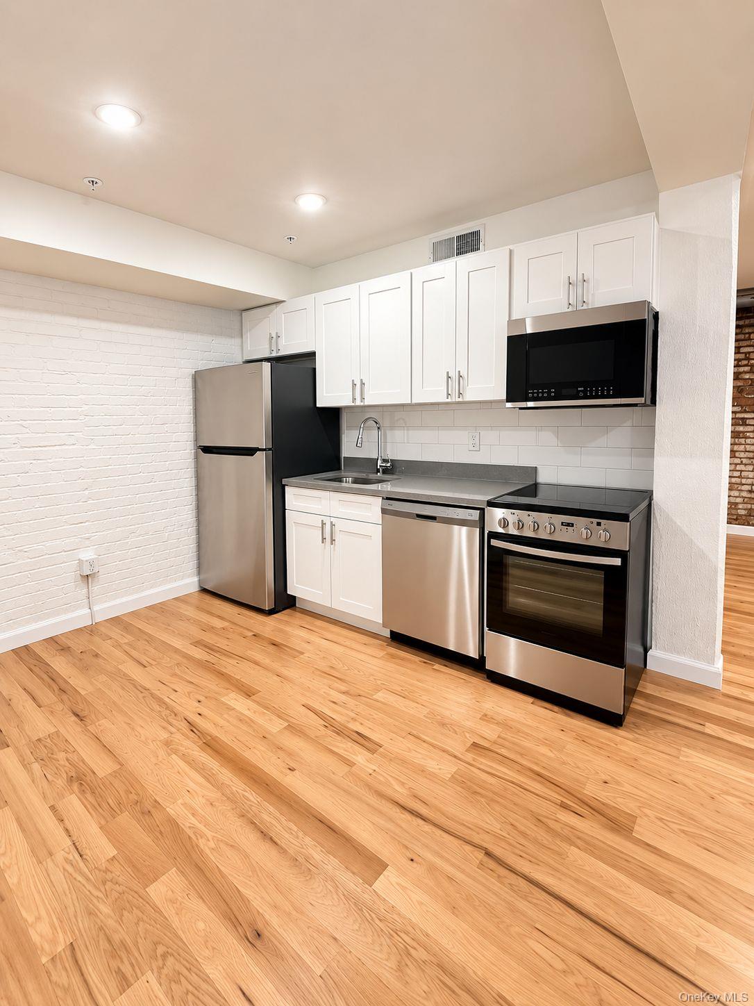 155 S River St, Unit DB photo 3