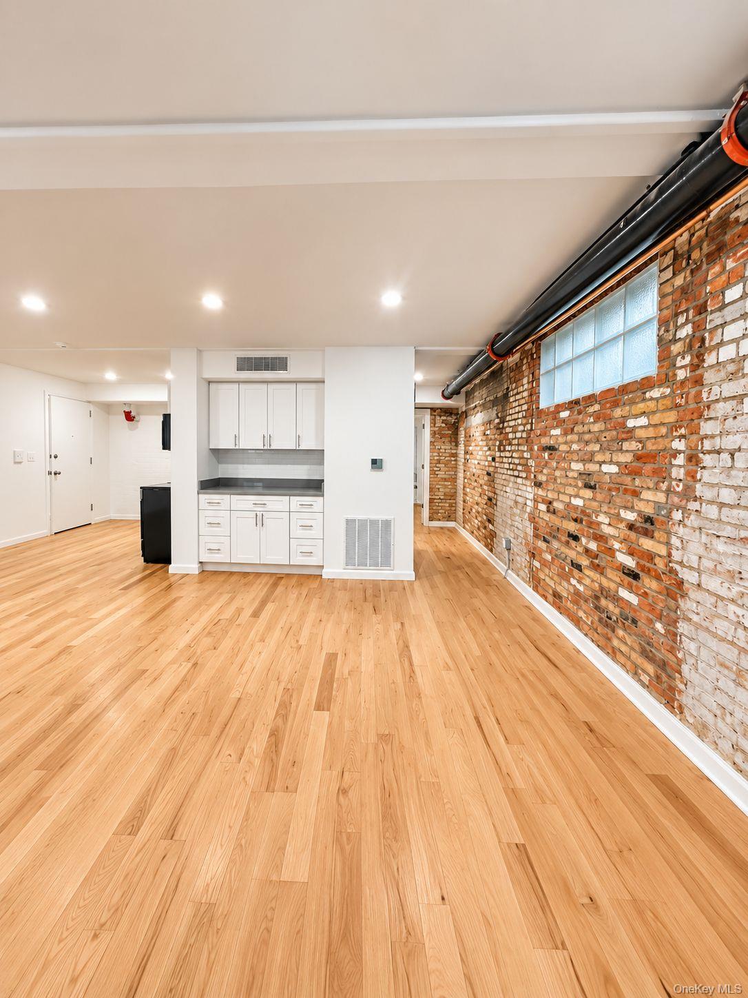 155 S River St, Unit DB photo 8