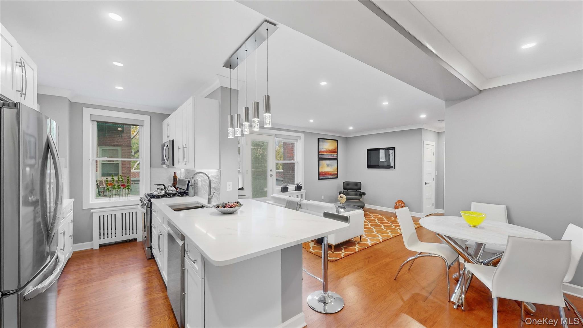 1133 Midland Avenue, Unit 1C photo 4