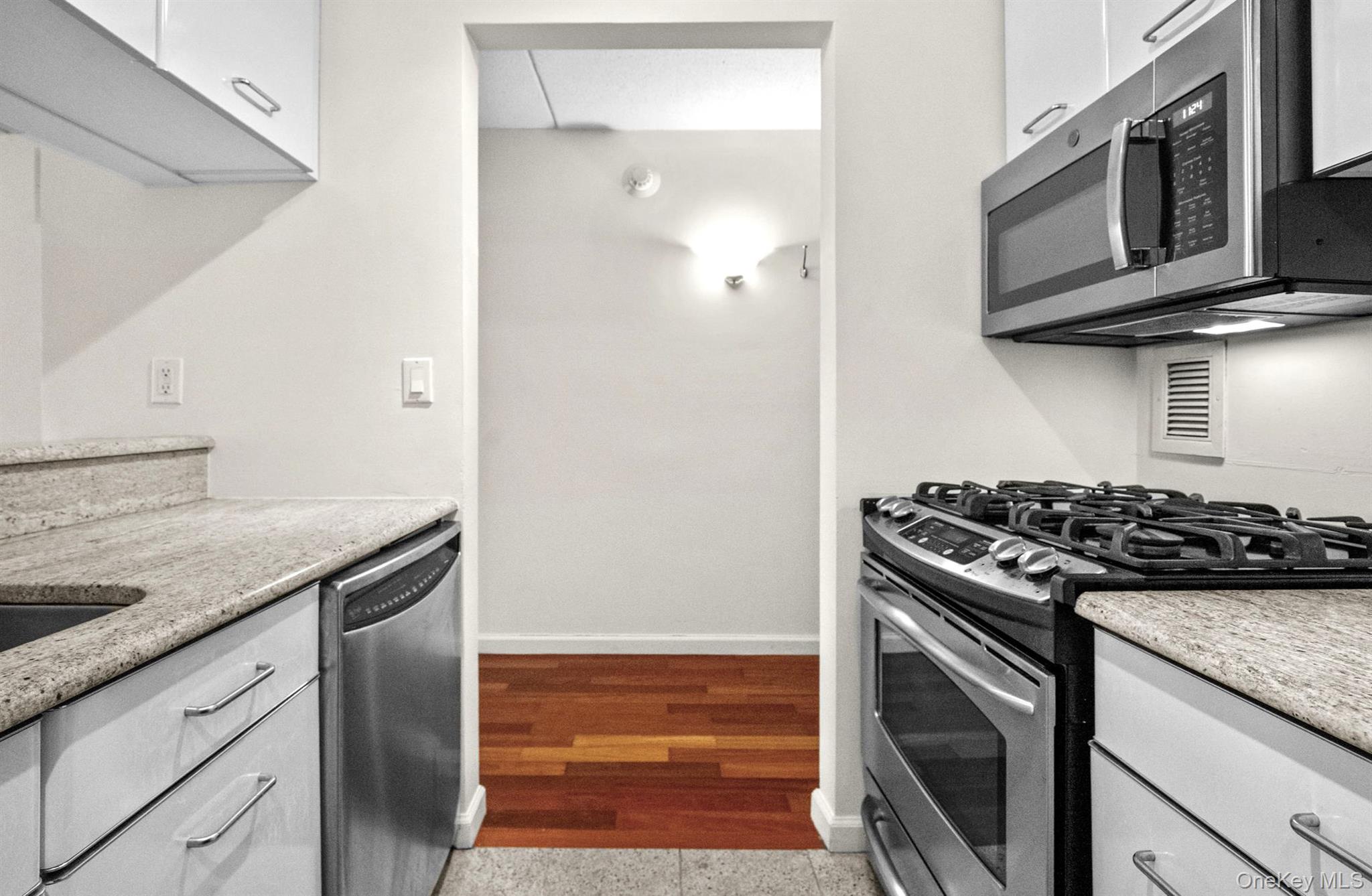 4 Martine Avenue, Unit 1619 photo 4