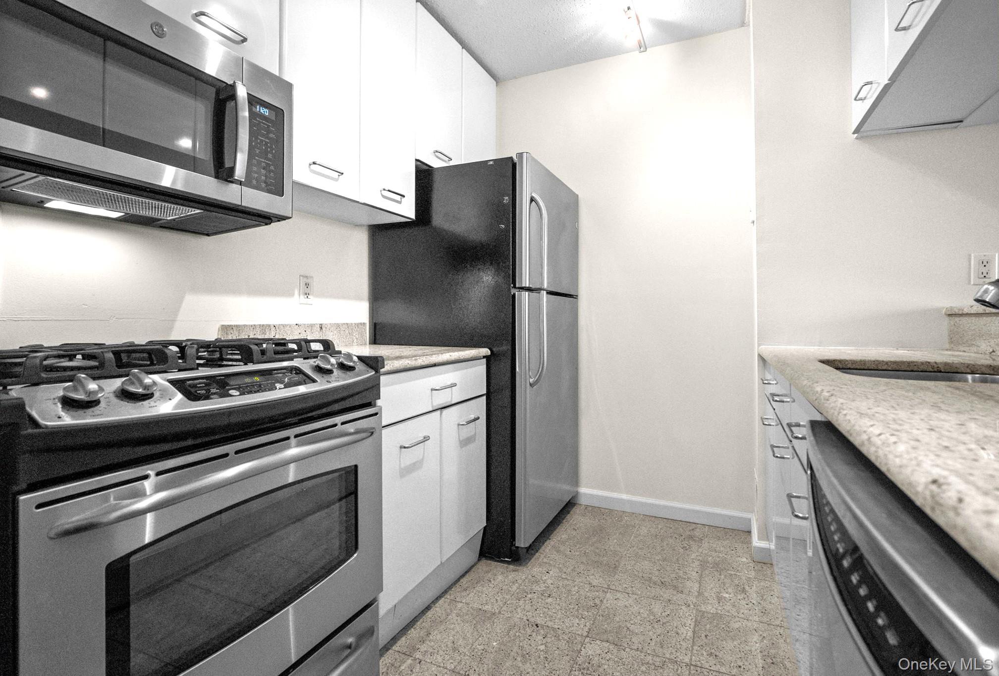 4 Martine Avenue, Unit 1619 photo 3