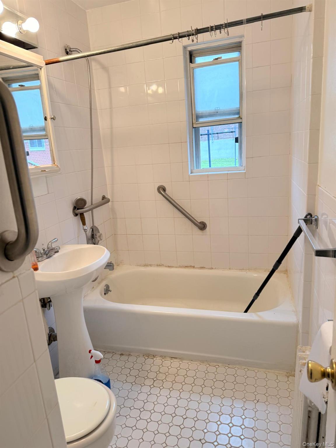 261-09 Langston Ave, Unit 1 photo 7