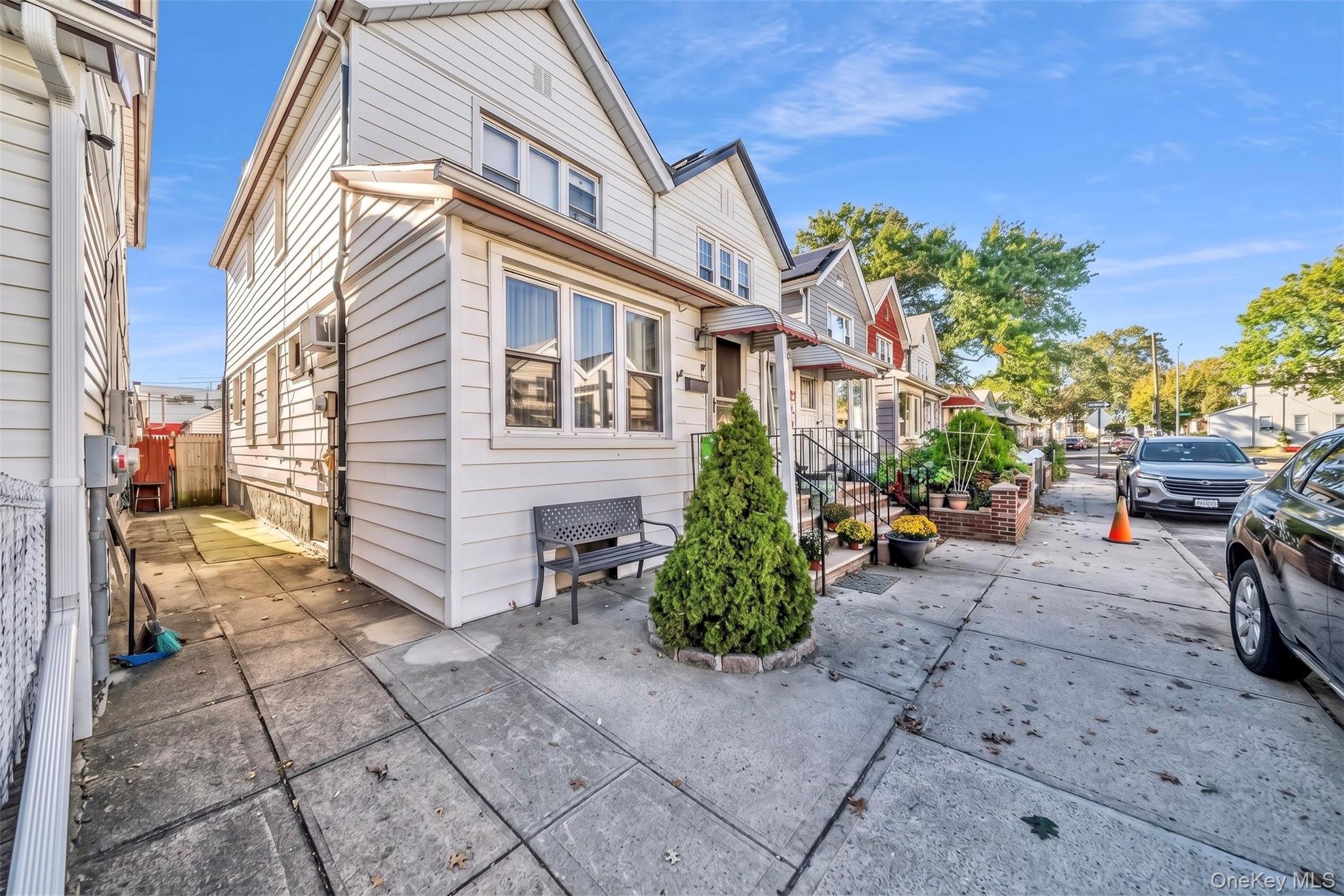 9410 82nd Place – For Sale photo 2