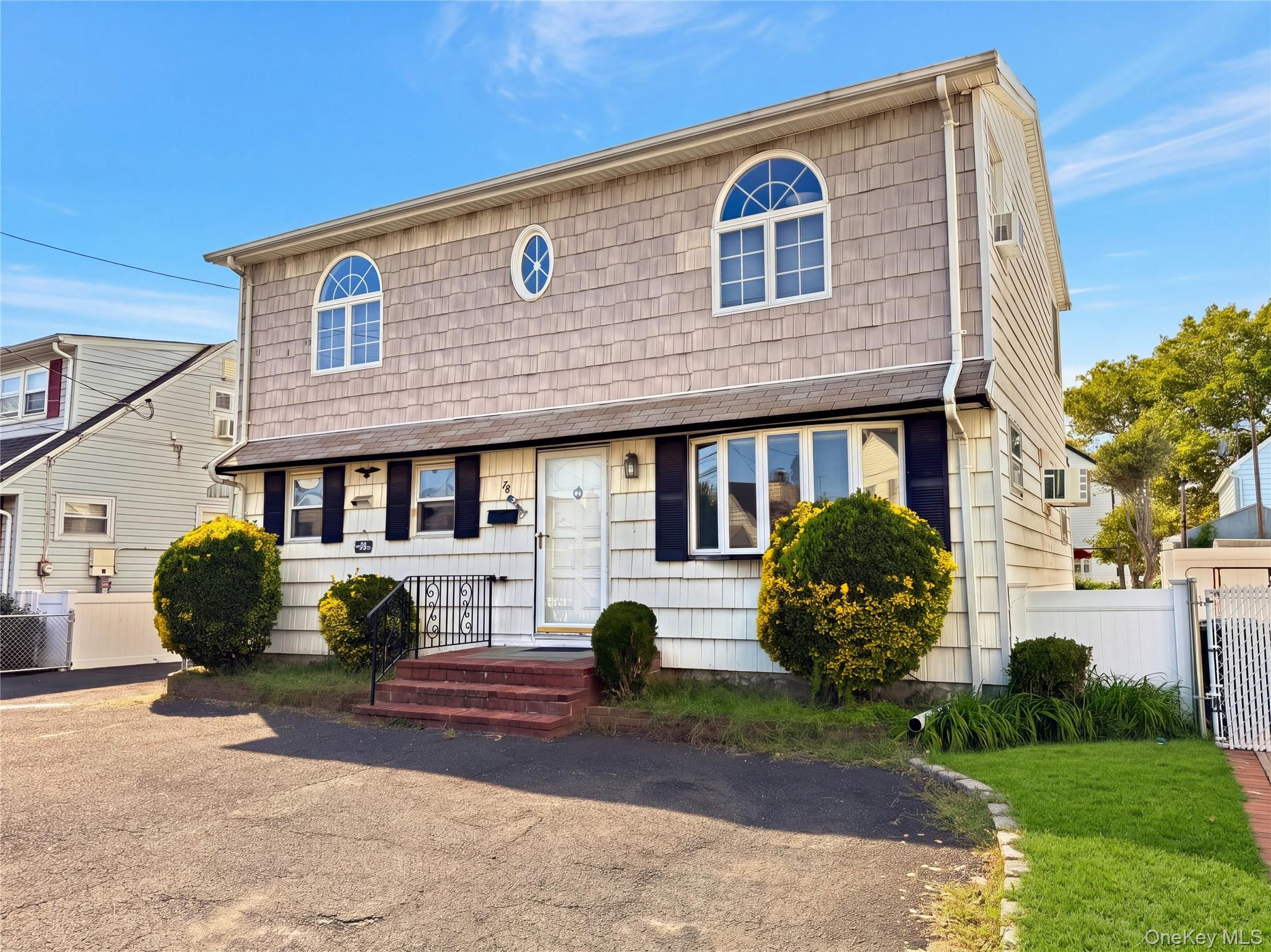 78 Gates Avenue – For Sale photo 2