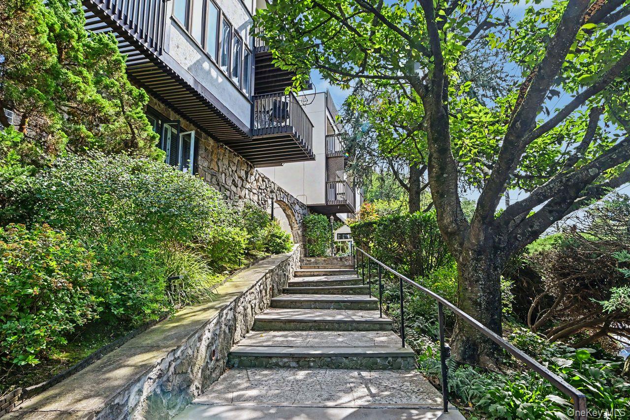 1200 Warburton Avenue, Unit 41 photo 4