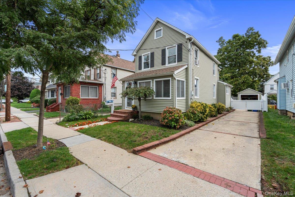 35 Saint Marks Avenue – For Sale photo 2