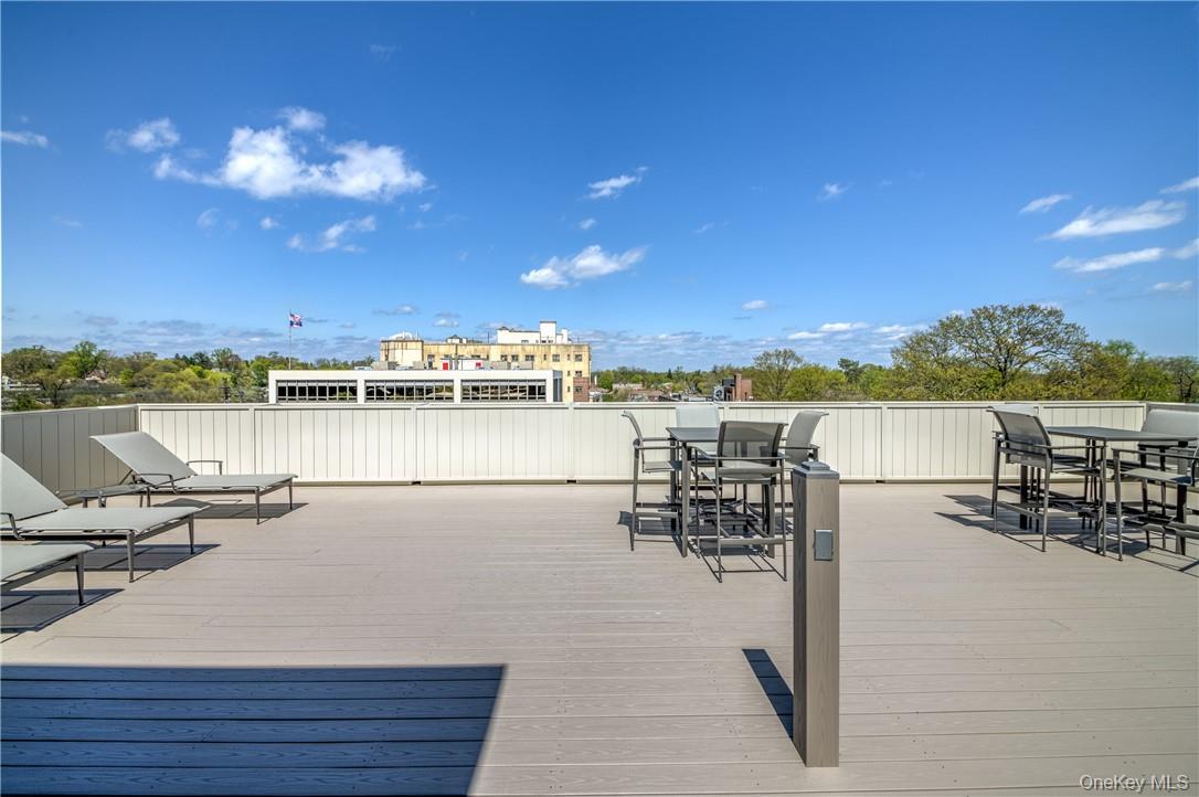 110 Chatsworth Avenue, Unit 304 photo 22