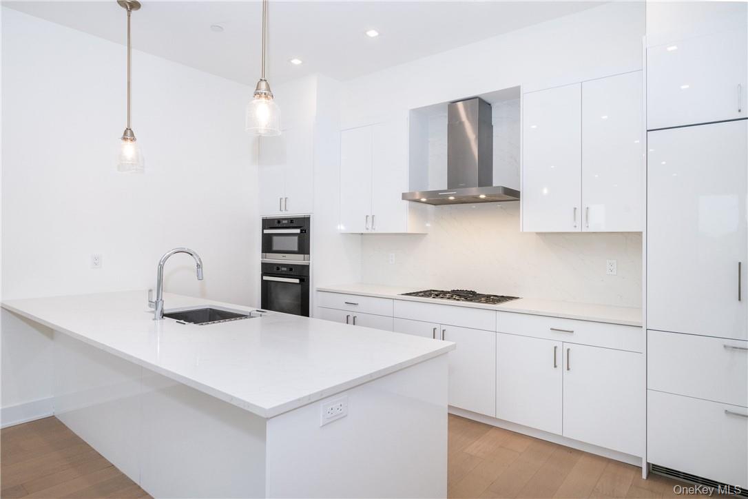 110 Chatsworth Avenue, Unit 304 photo 9
