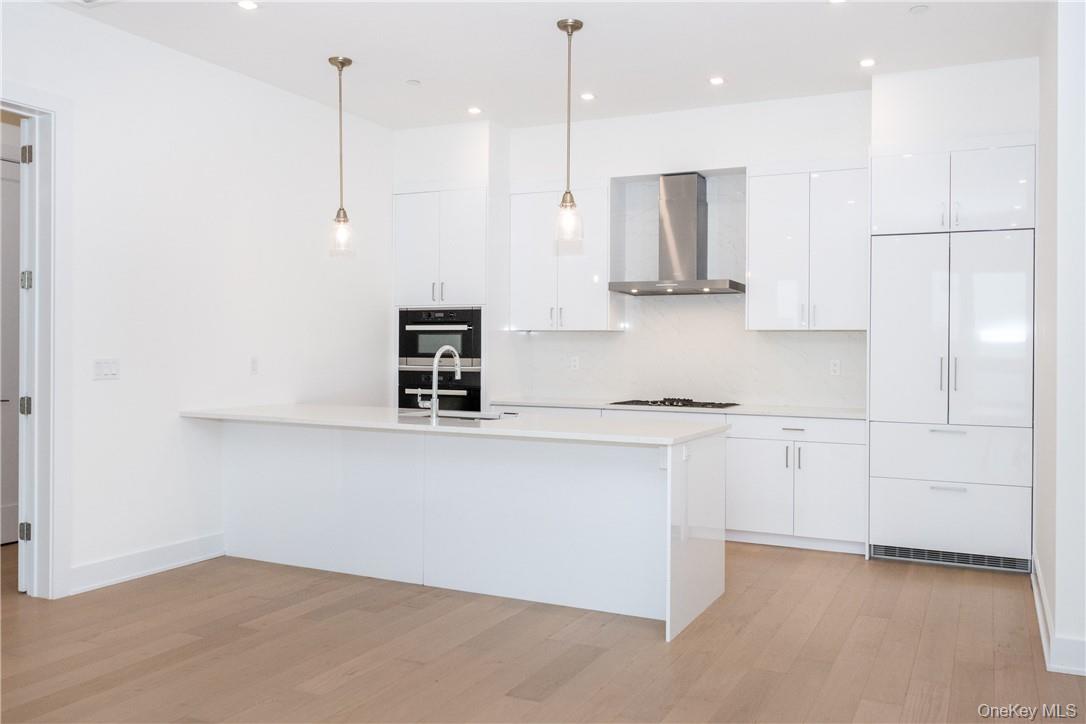110 Chatsworth Avenue, Unit 304 photo 6