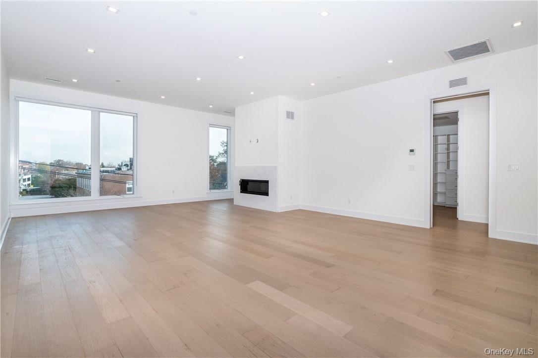 110 Chatsworth Avenue, Unit 304 photo 10