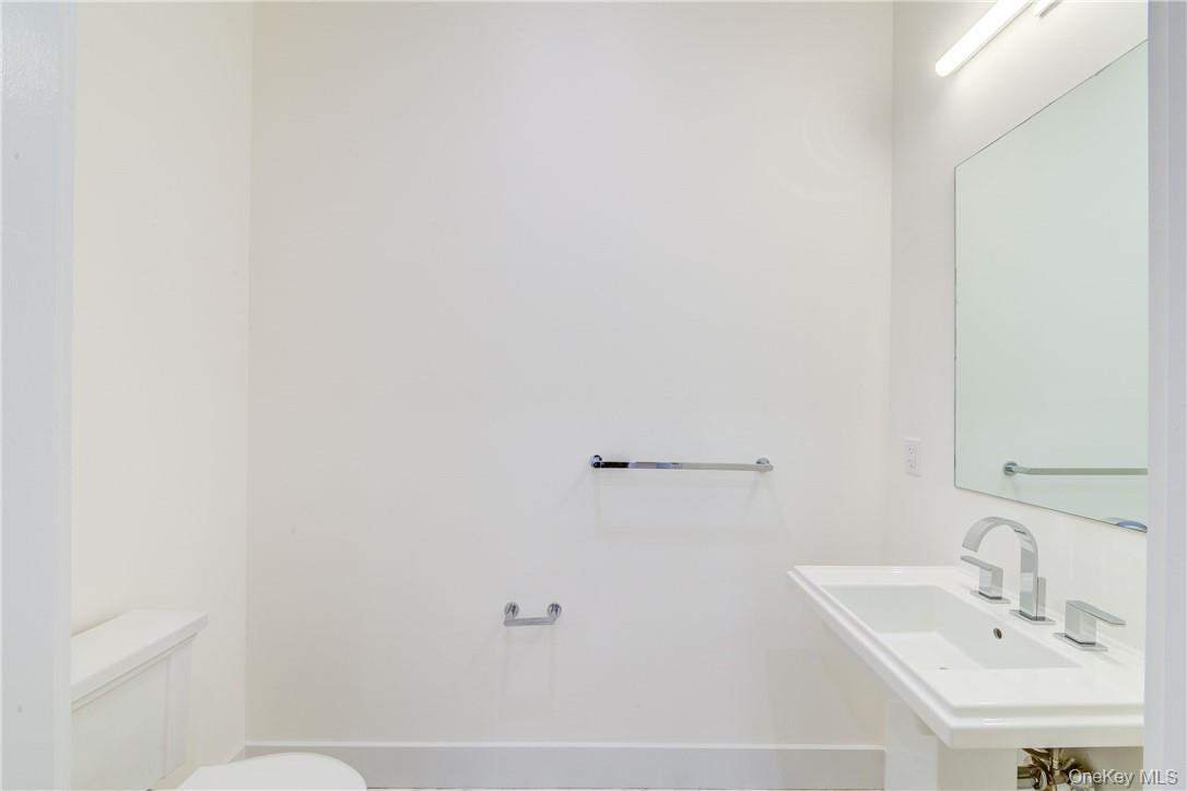 110 Chatsworth Avenue, Unit 304 photo 19