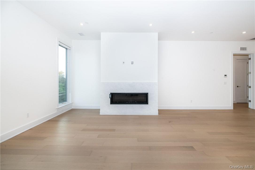 110 Chatsworth Avenue, Unit 304 photo 11