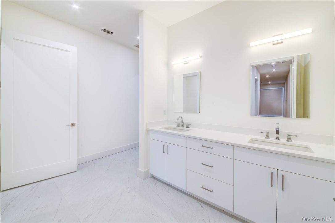 110 Chatsworth Avenue, Unit 304 photo 13
