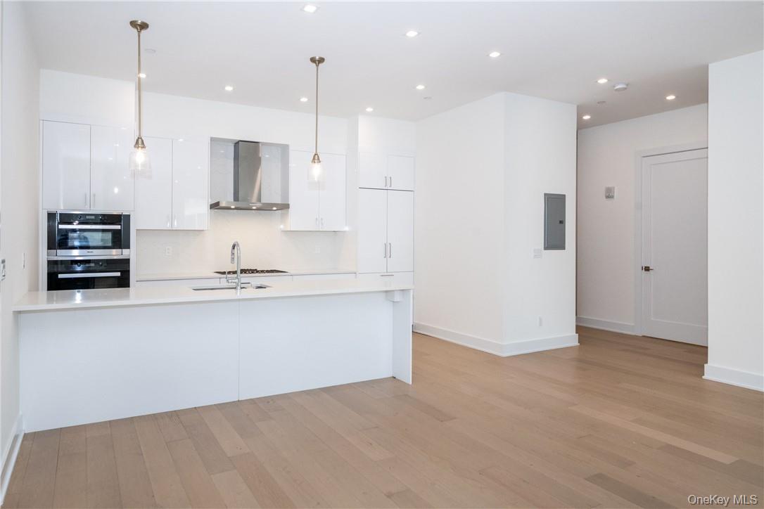 110 Chatsworth Avenue, Unit 304 photo 7