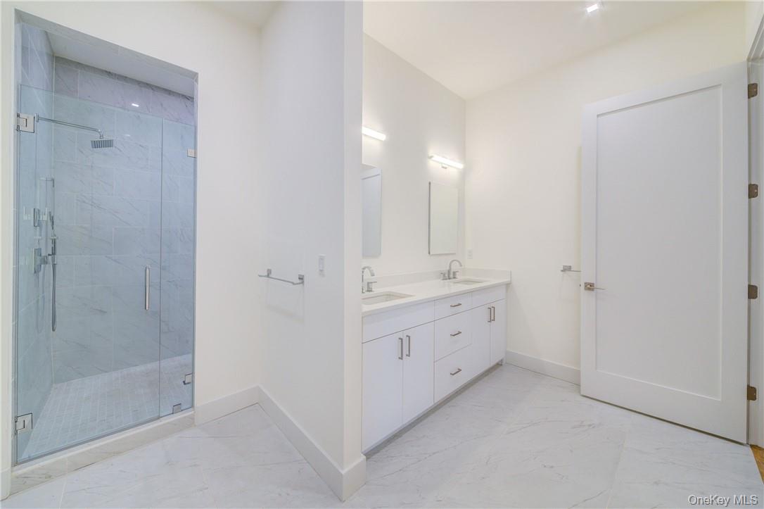 110 Chatsworth Avenue, Unit 304 photo 14