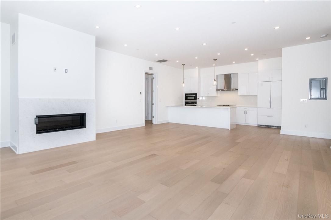 110 Chatsworth Avenue, Unit 304 photo 12