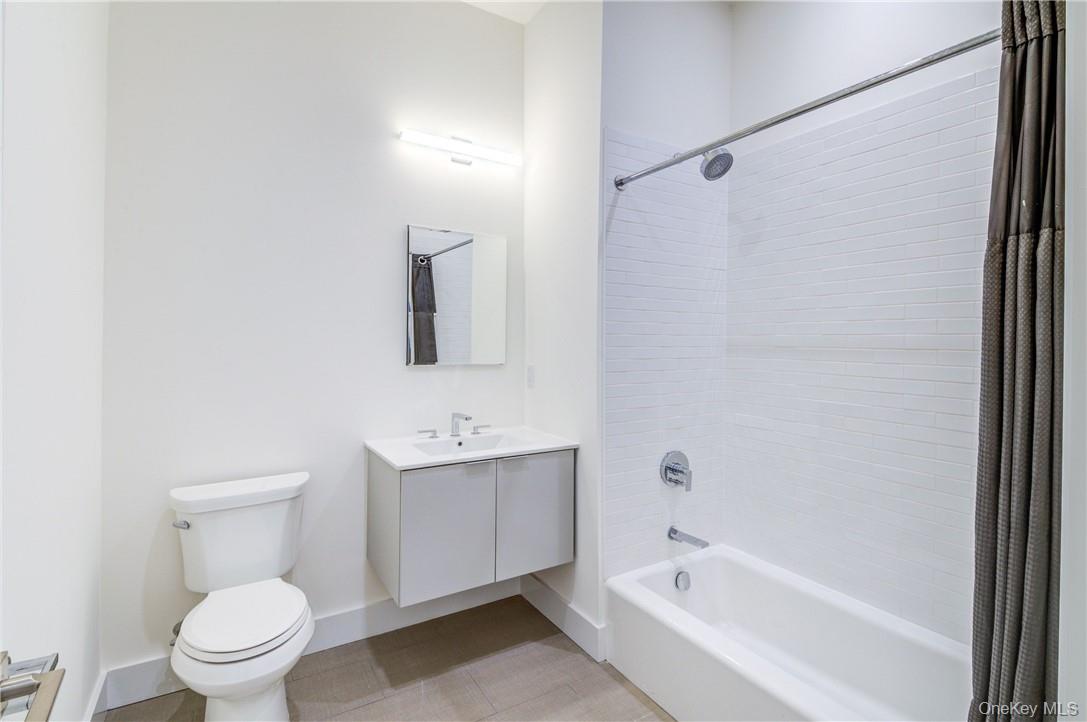 110 Chatsworth Avenue, Unit 304 photo 18