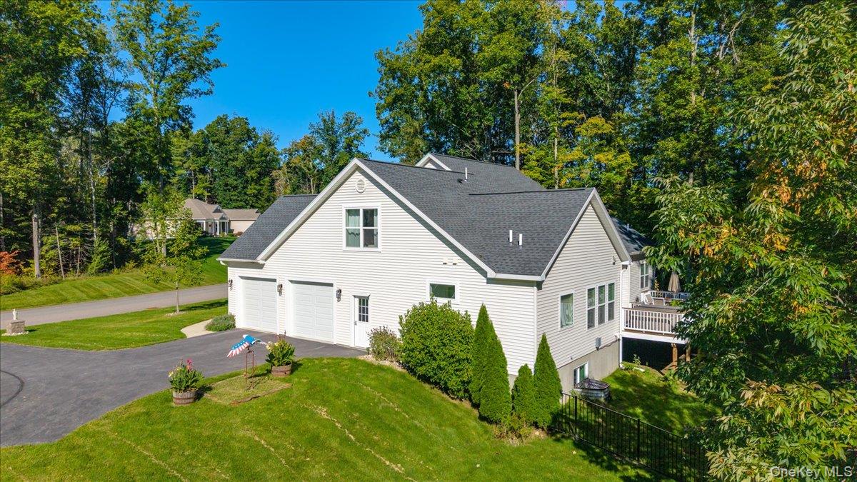 1410 Cosgrove Drive – For Sale photo 3