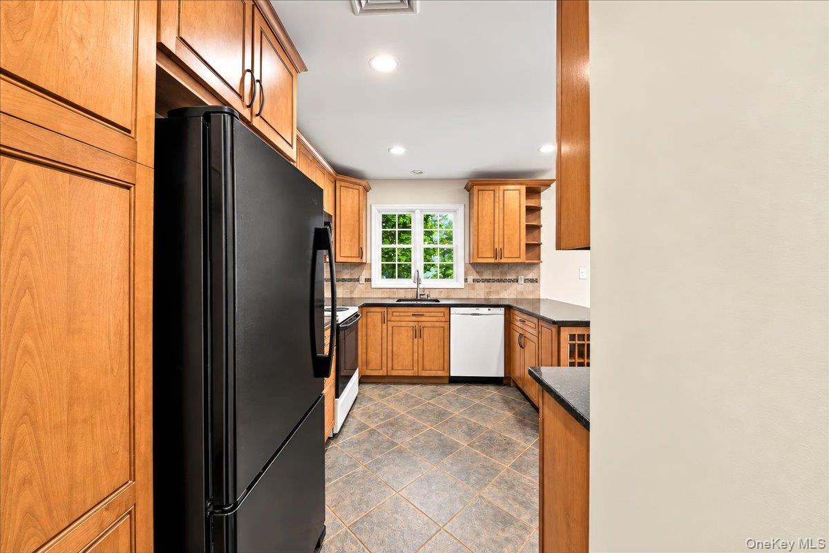 7 Meadowbrook Drive – For Sale photo 17