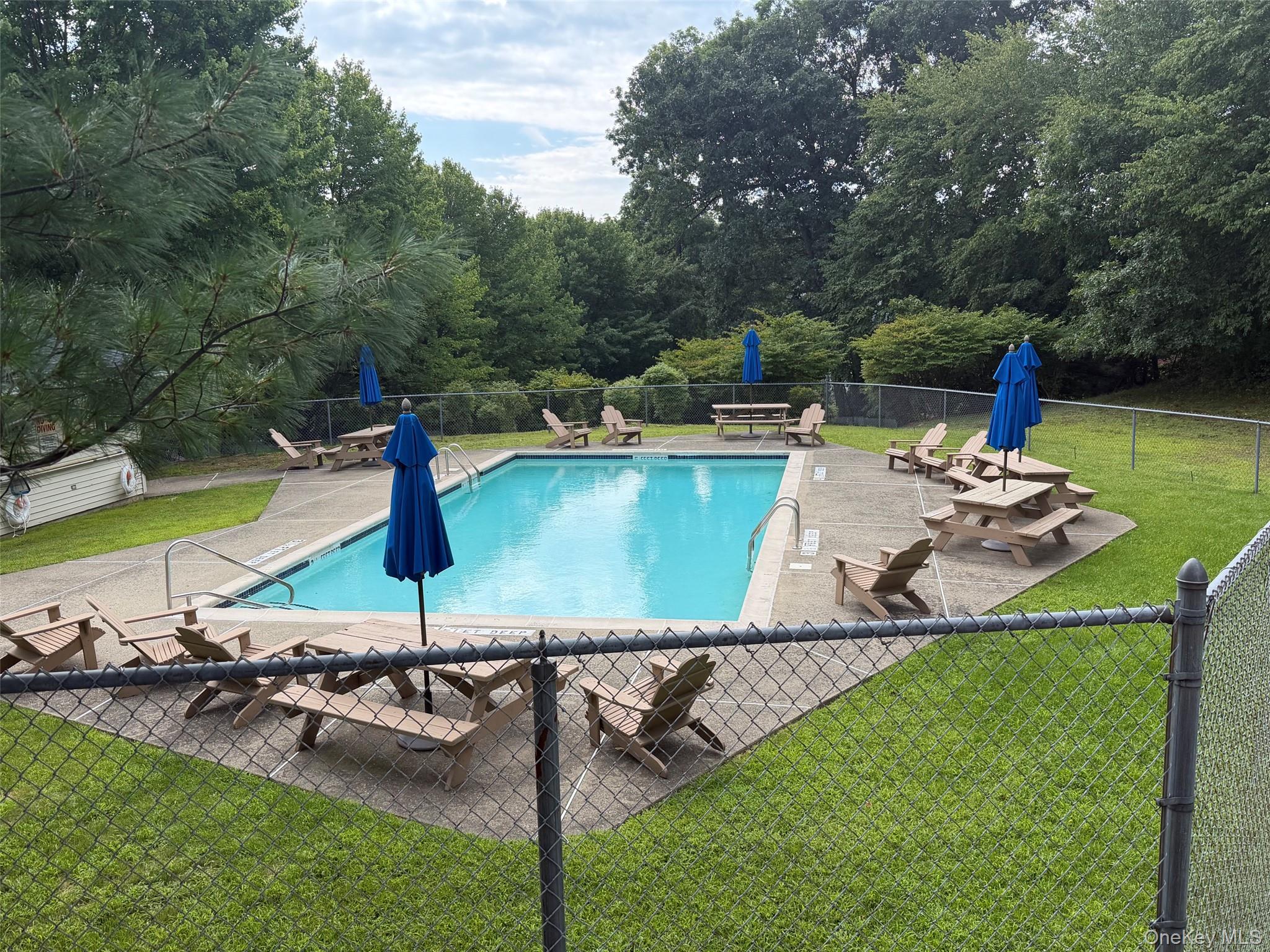 1108 Evergreen Court, Unit 65 photo 31