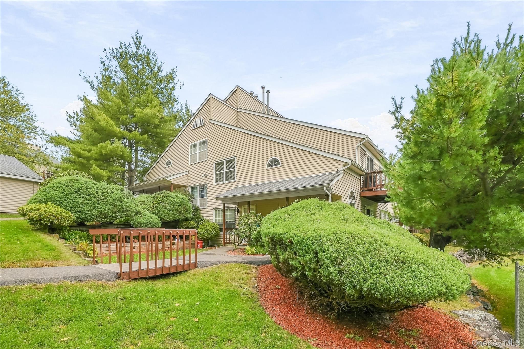 1108 Evergreen Court, Unit 65 photo 3