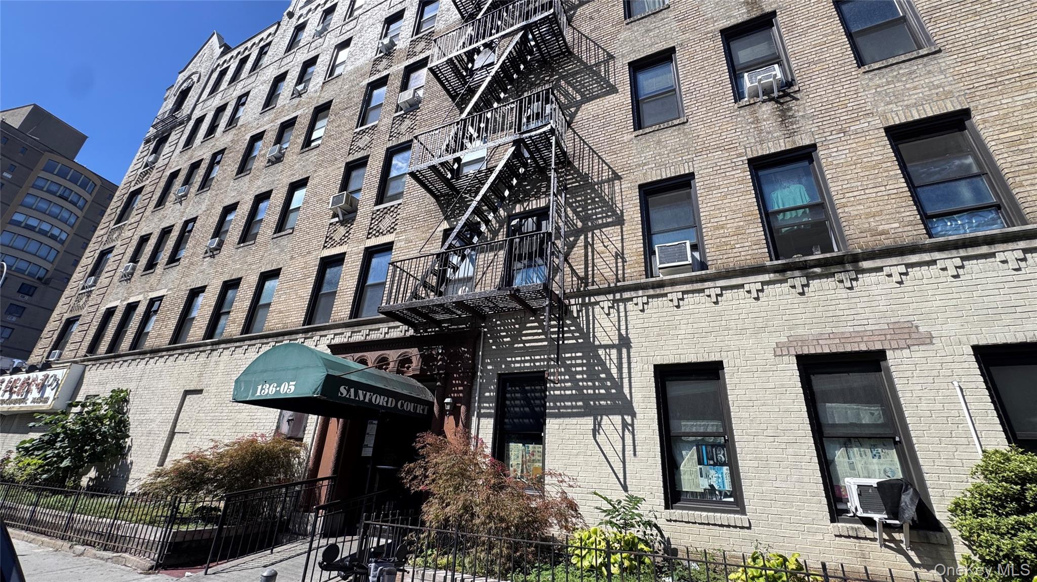 136-05 Sanford Ave., Unit 4A photo 2