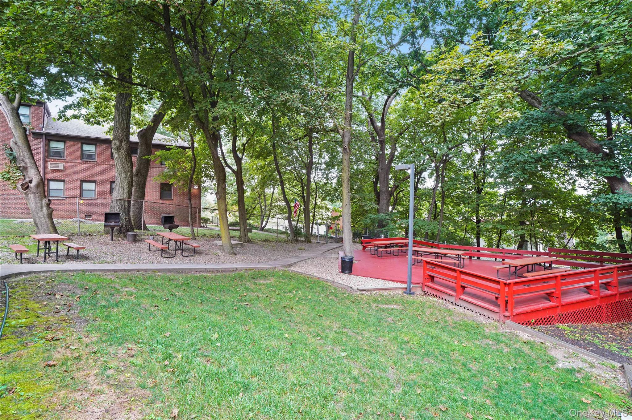 125 Beacon Hill Drive, Unit F-11 photo 18