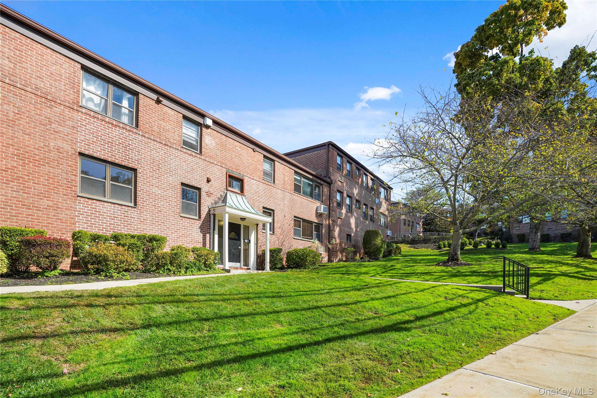 125 Beacon Hill Drive, Unit F-11 photo 2