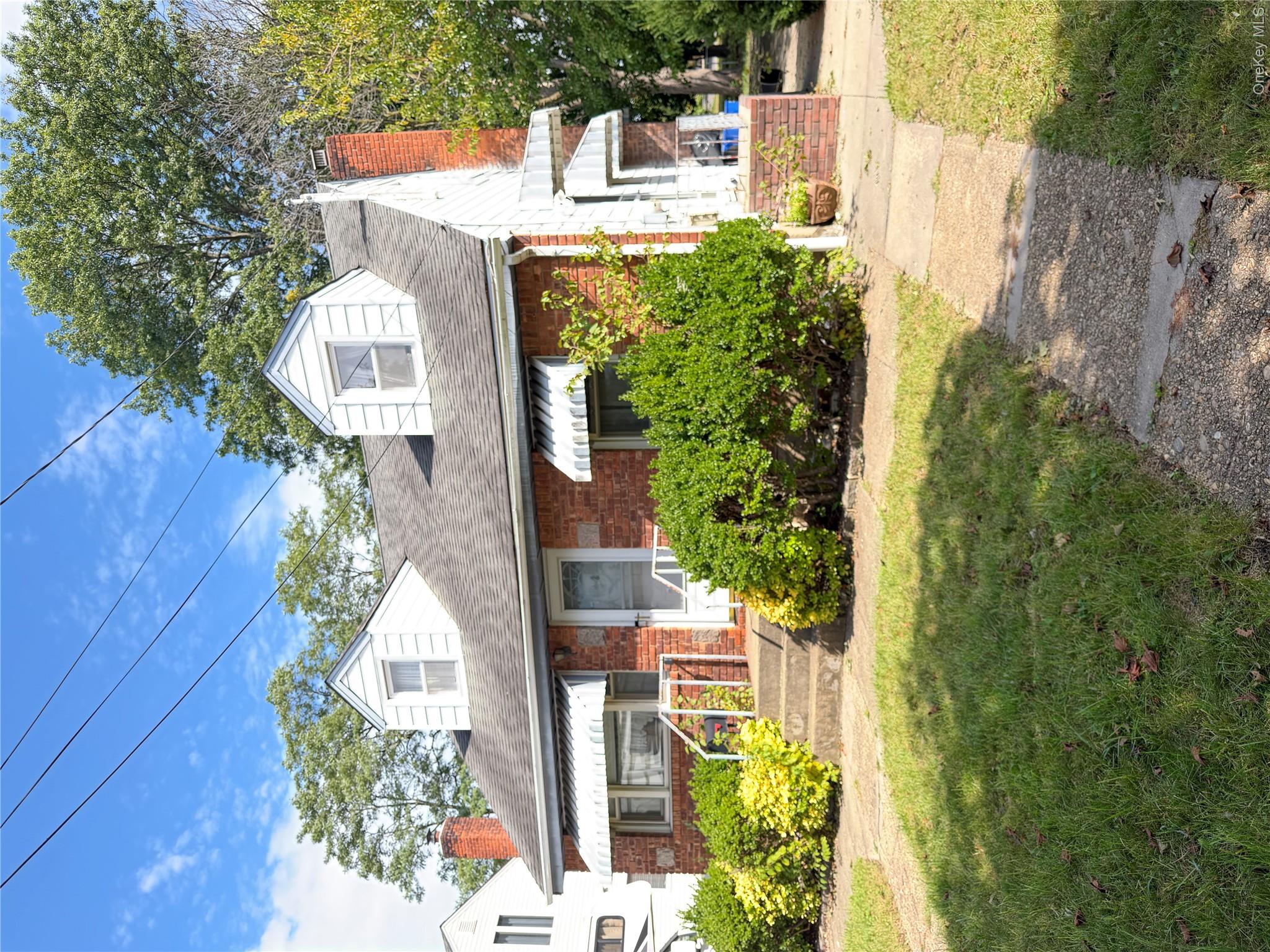 62 9th Avenue – For Sale photo 2