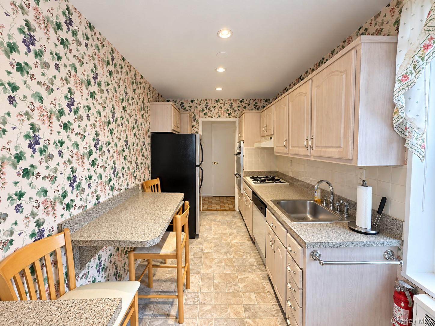 209-15 18th Avenue, Unit 6F photo 9