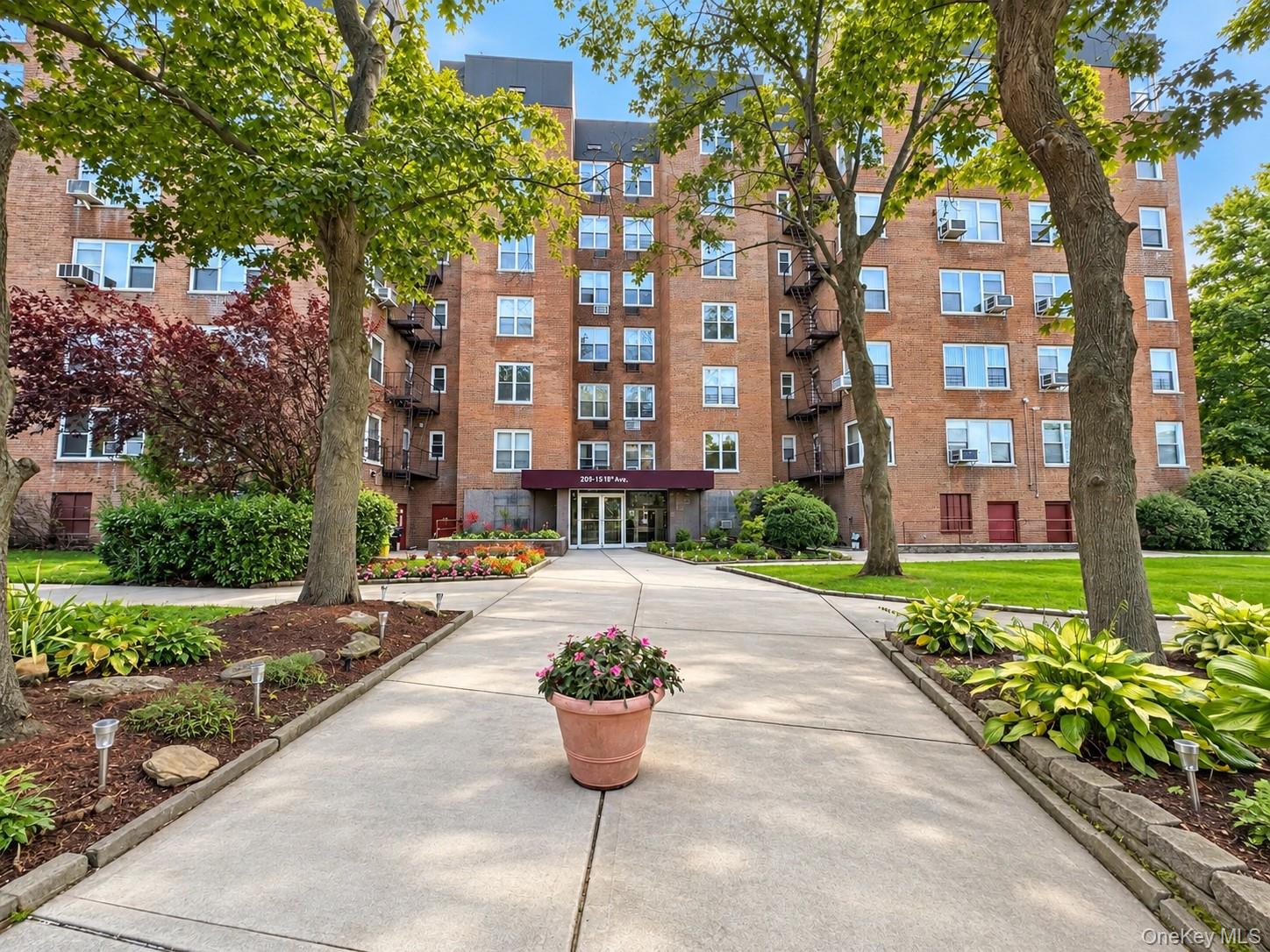 209-15 18th Avenue, Unit 6F photo 2