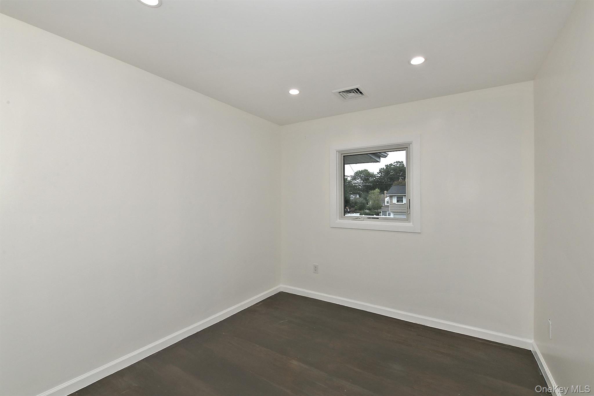 105 N Lewis Avenue – For Sale photo 23
